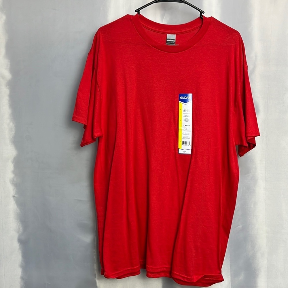 Gildan Tshirt.